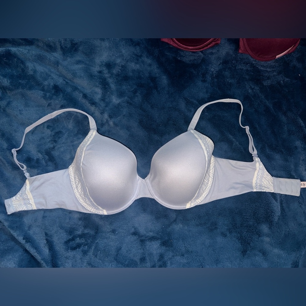 Victoria’s Secret Body By Victoria Lined Perfect Coverage Bra Blue Size 32DDD
